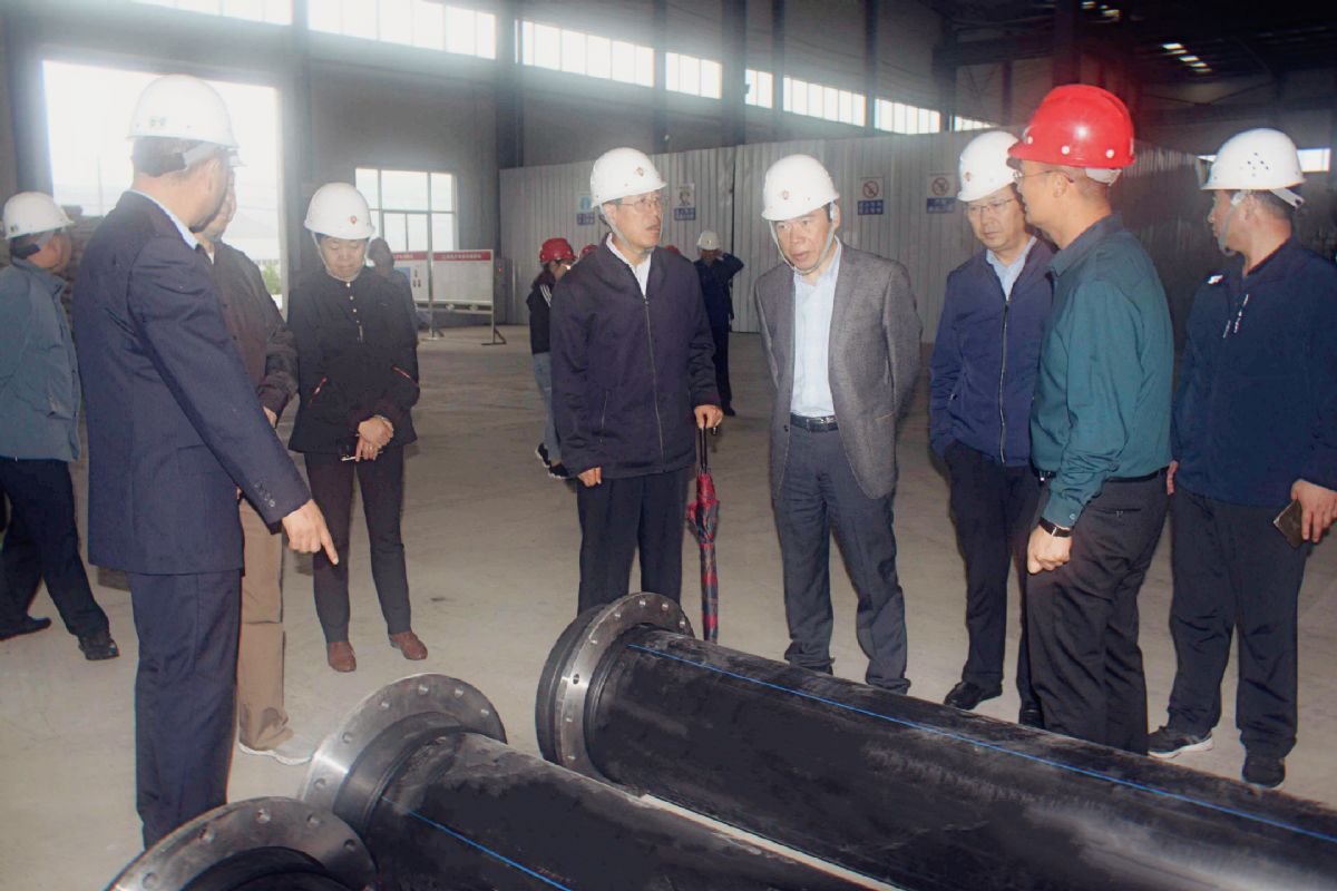 定西市政協(xié)主席陳尊鋒、市委常委、常務(wù)副市長陳曾勇 一行領(lǐng)導(dǎo)蒞臨我公司開展企業(yè)考察